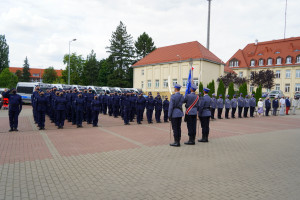 Nowi policjanci wcieleni do służby - 136-296333