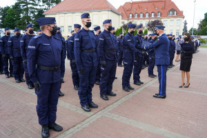 Nowi policjanci wcieleni do służby - 136-296338
