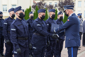 Nowi policjanci wcieleni do służby - 136-296339