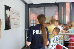 Wizyta janikowskich uczniów u policjantów - 1