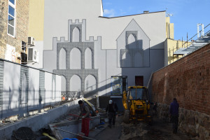 Renowacja muru - Renowacja średniowiecznego muru trwa (3)