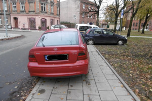 Nieprawidłowe parkowanie w Inowrocławiu - 80337731_556242498561727_4190166769672912896_o