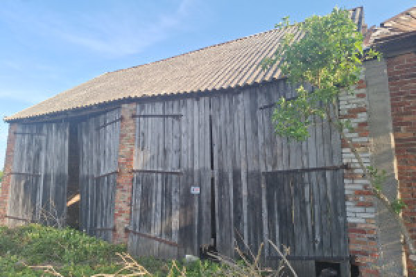 |Zlecę rozbiórkę stodoły za materiały (drewno, cegła)