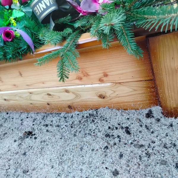 Obudowa drewniana na grób