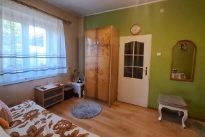 |3-pokojowe mieszkanie z ogródkiem w centrum miasta - 58 m², parter