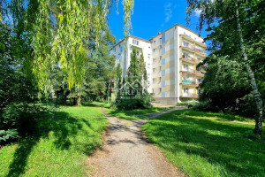 |Atrakcyjna kawalerka 33m2 z dużym balkonem na 1 piętrze w Janikowie!