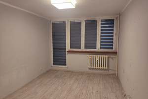 |Piastowskie * 2pokoje * PIERWSZE piętro * BALKON *