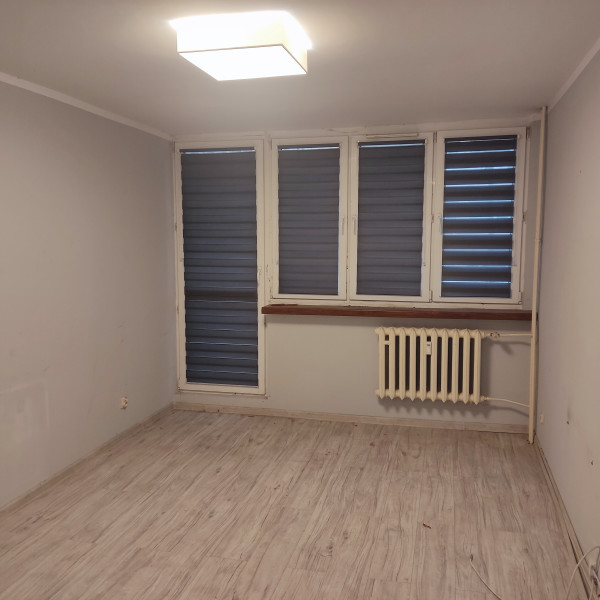 Piastowskie * 2pokoje * PIERWSZE piętro * BALKON *