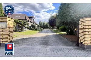 |Na sprzedaż Willa o charakterze rezydencjalnym -  szerokim podjazdem, Parterowy dom z użytkowym poddaszem w kształcie litery L