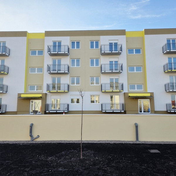 2 pokojowe mieszkanie z balkonem, na 1 piętrze w bloku z windą