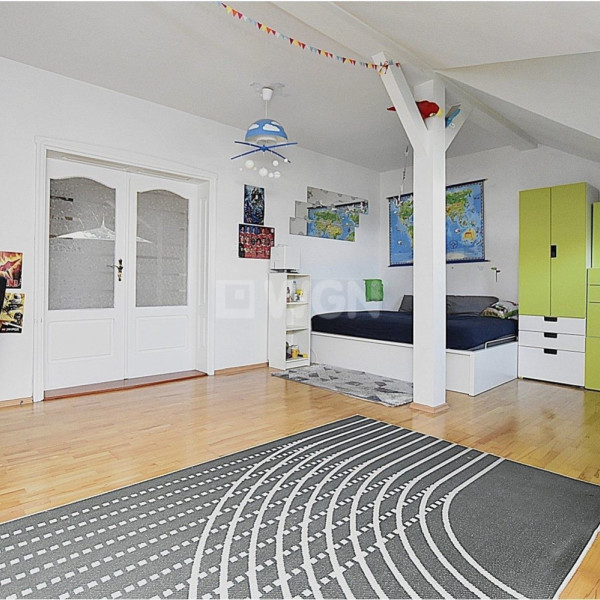 * Na sprzedaż Willa o charakterze rezydencjalnym * Parterowy dom z użytkowym poddaszem * Spokojna okolica * Kontakt z naturą *