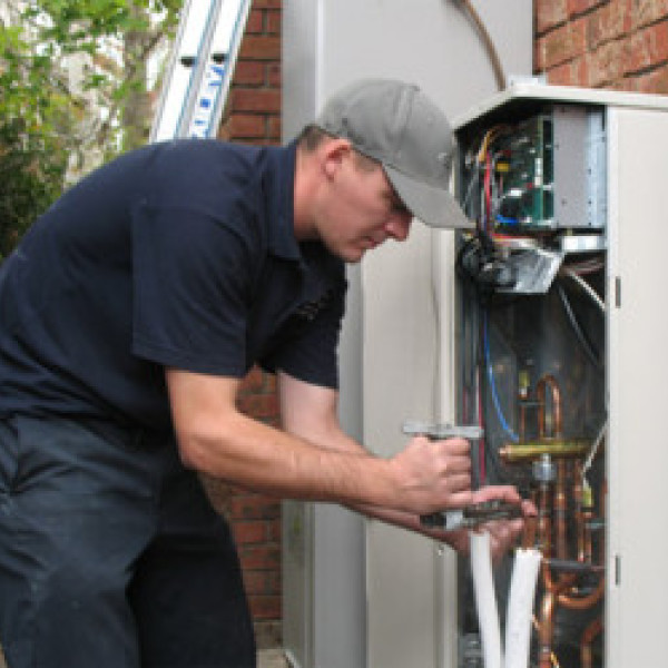 Monter klimatyzacji lub wentylacji