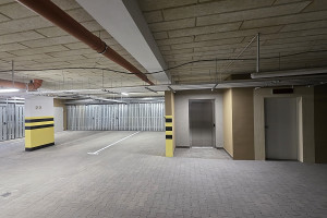 |Miejsce postojowe w hali garażowej przy ul. Wspólna 5 w Kruszwicy