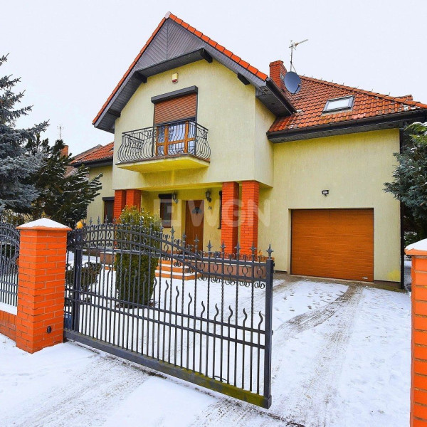 Dom z 2007r. dla nawet 5-6  osobowej Rodziny przy ulicy Szymborskiej blisko Szkoły Podstawowej nr 11