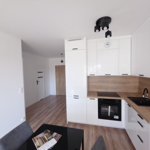 Mieszkanie dwupokojowe w pełni urządzone z komórką lokatorską w bloku z windą