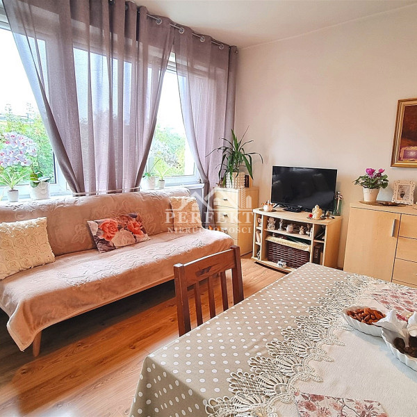 Oś. Piastowskie * wygodne i przytulne 2-pokojowe mieszkanie do zamieszkania ! Idealne na start dla Młodych lub gotowa inwestycja pod wynajem !