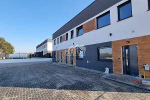 |Nowe, wykończone 3-pokojowe mieszkanie z loggią (2025 r. bud.) w eleganckim szeregu na ter. ogrodzonym w otoczeniu lasów ~ 12 km od miasta !