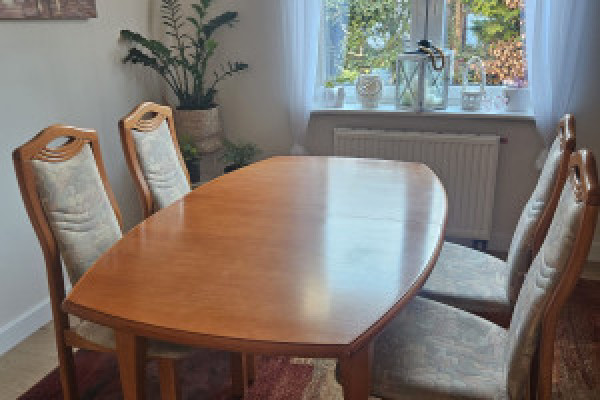 |Oddam stół wraz z krzesłami