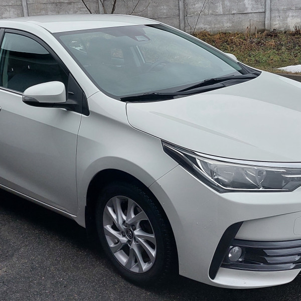 Sprzedam bardzo zadbaną Toyotę Corollę 1.6 benzyna 132 KM z 2017 r.
