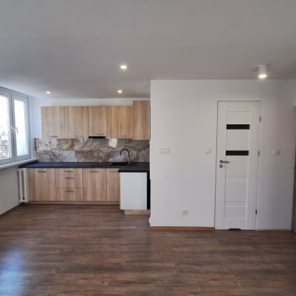 Sprzedam kawalerkę na os. Piastowskim  OKAZJA!