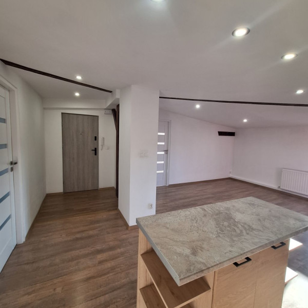 Wynajmę mieszkanie 55 m² II piętro, budynek po kapitalnym remoncie.