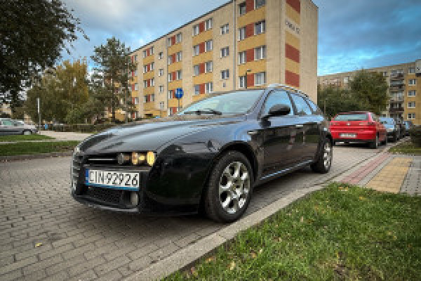 |Alfa Romeo 159 Sportwagon 1.9 JTDm 120 KM • Distinctive • 2006