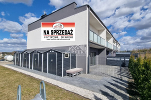 |Nowe, wykończone 3-pokojowe mieszkanie z loggią (2025 r. bud.) w eleganckim szeregu na ter. ogrodzonym w otoczeniu lasów ~ 12 km od miasta ~ BEZ PODATKU PCC !