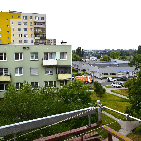 *** Niska Cena! 3 Pokojowe mieszkanie 61m2 w bloku przy Al. Niepodległości, ale wgłębi osiedla z ładnym widokiem ***