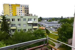|*** Niska Cena! 3 Pokojowe mieszkanie 61m2 w bloku przy Al. Niepodległości, ale wgłębi osiedla z ładnym widokiem ***