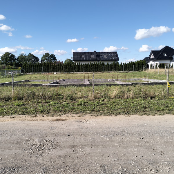 Działka budowlana 1300 m² z projektem „Orka III” i wykonanymi fundamentami – Jankowo k. Pakości