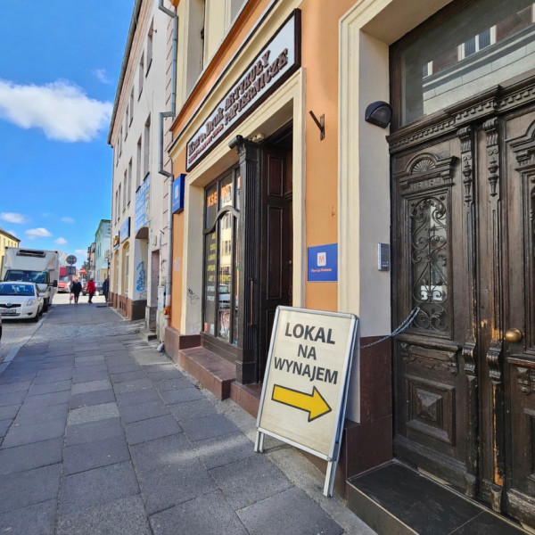 Lokal usługowy przy Rynku, 5 pomieszczeń biurowych