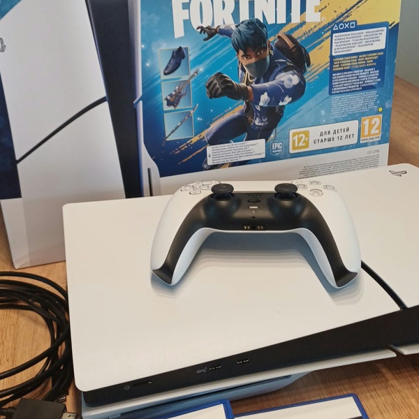 PS5 Z NAPĘDEM 1TB NOWA+ Graŕtisy