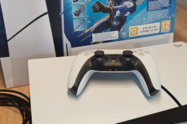 |PS5 Z NAPĘDEM 1TB NOWA+ Graŕtisy