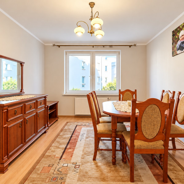 Duży metraż, 3 pokoje, 1 piętro i balkon! Blok z 2002 r. - S A D Y