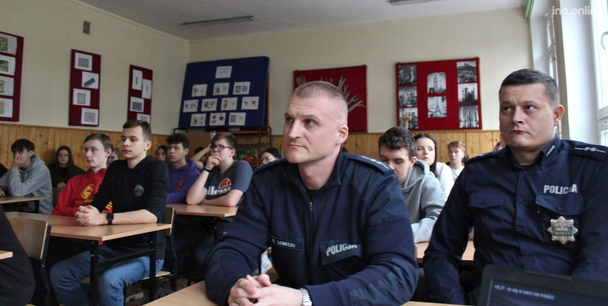 policjanci