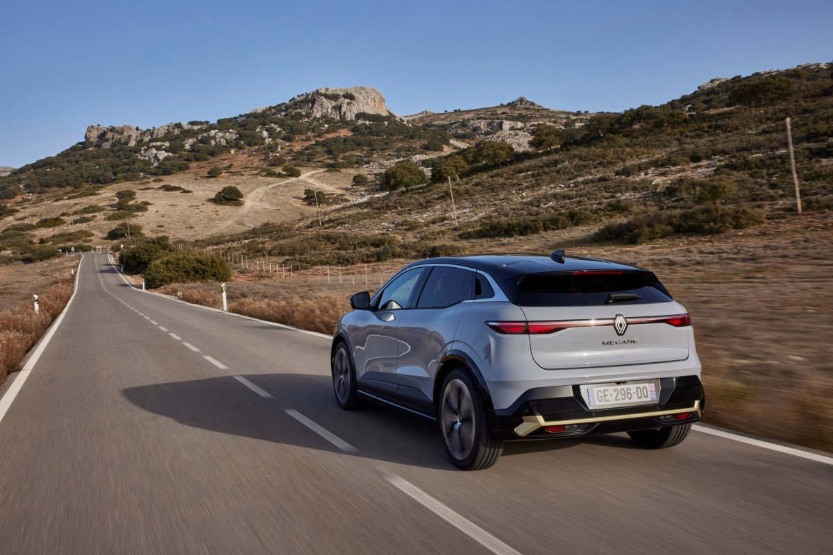 12 -all-new renault megane e-tech electric - iconic version - rafale grey - drive tests