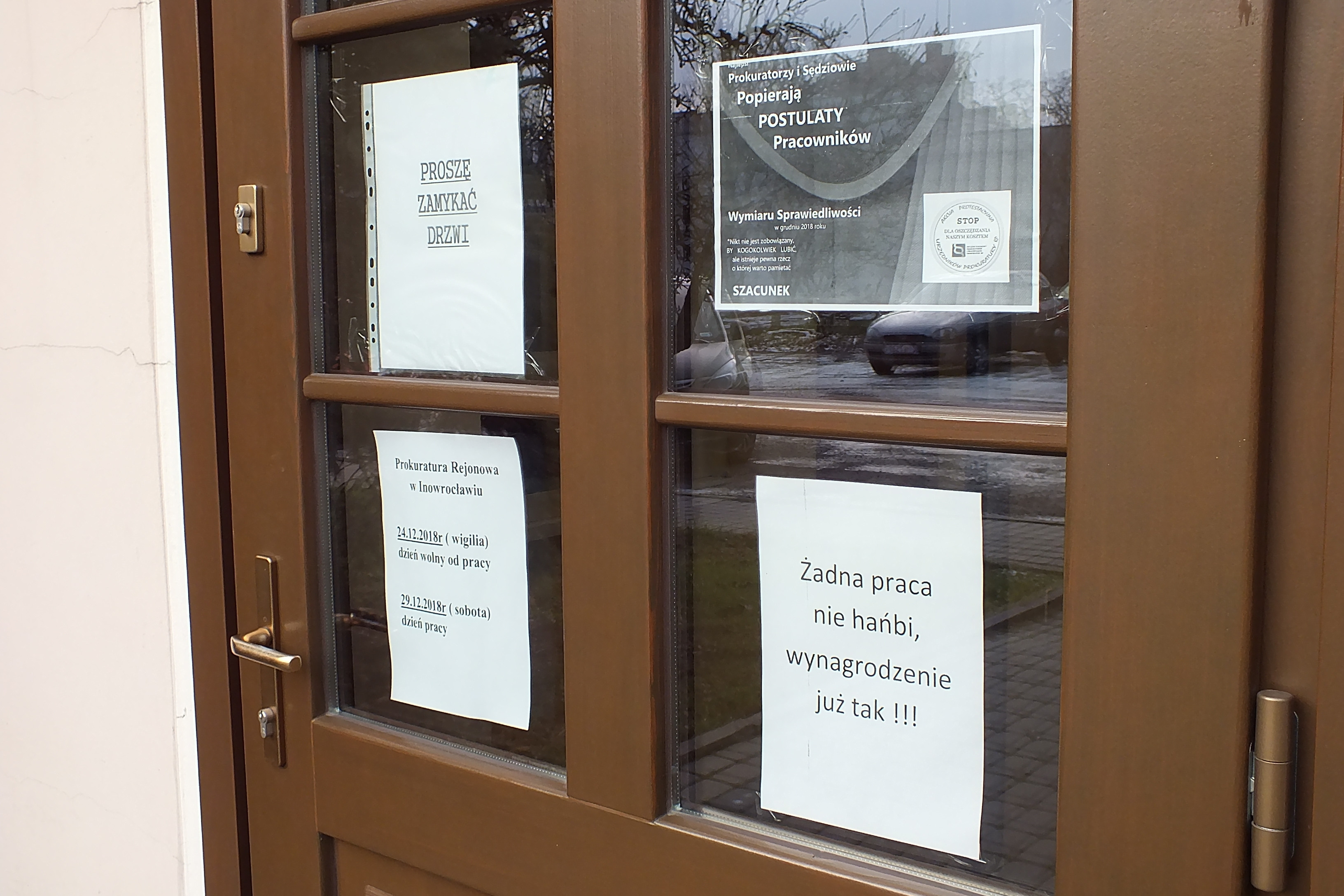 prokuratura drzwi