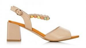 sandały w treści 3