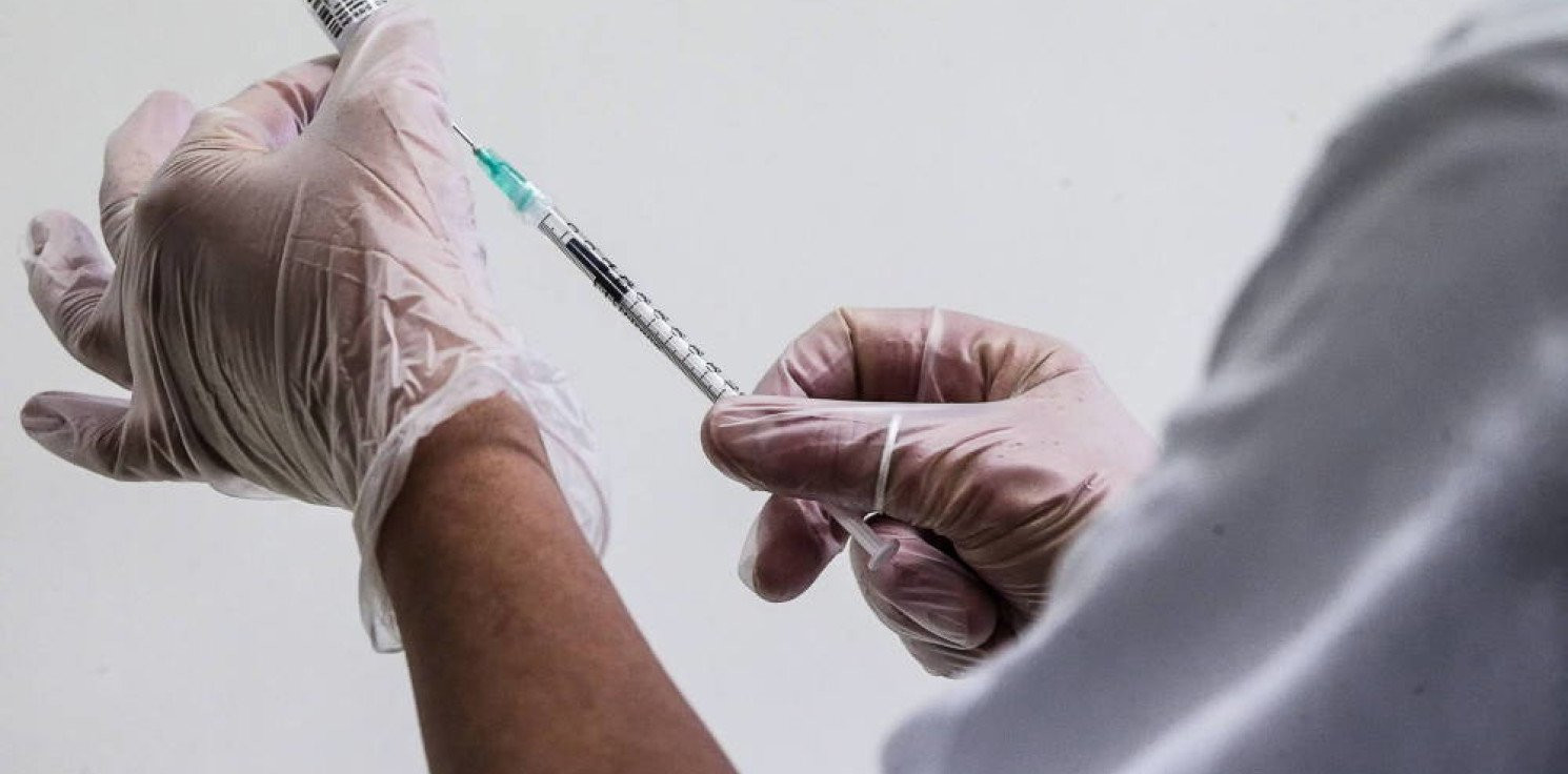 Kraj - NFZ i ARM dementują medialne informacje związane ze szczepieniami poza kolejnością