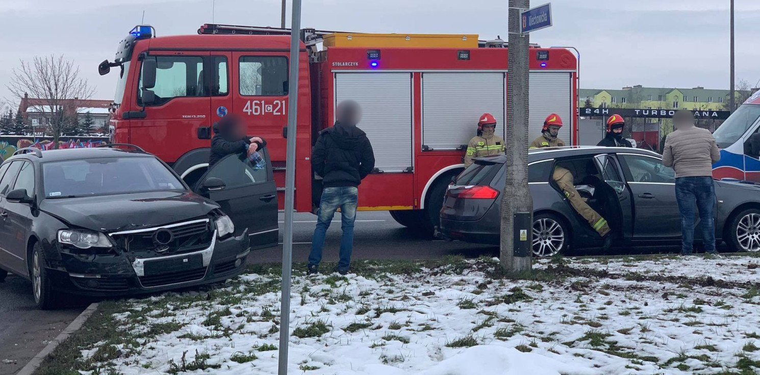 Inowrocław - Zderzenie opla i volkswagena na Rąbinie
