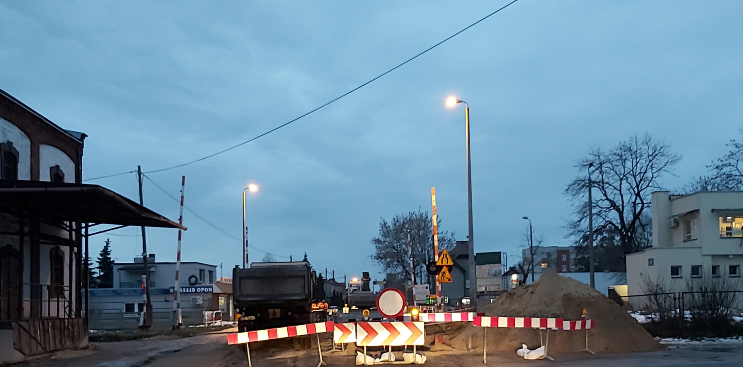 Pakość.online - Przejazd kolejowy zamknięty. Są utrudnienia