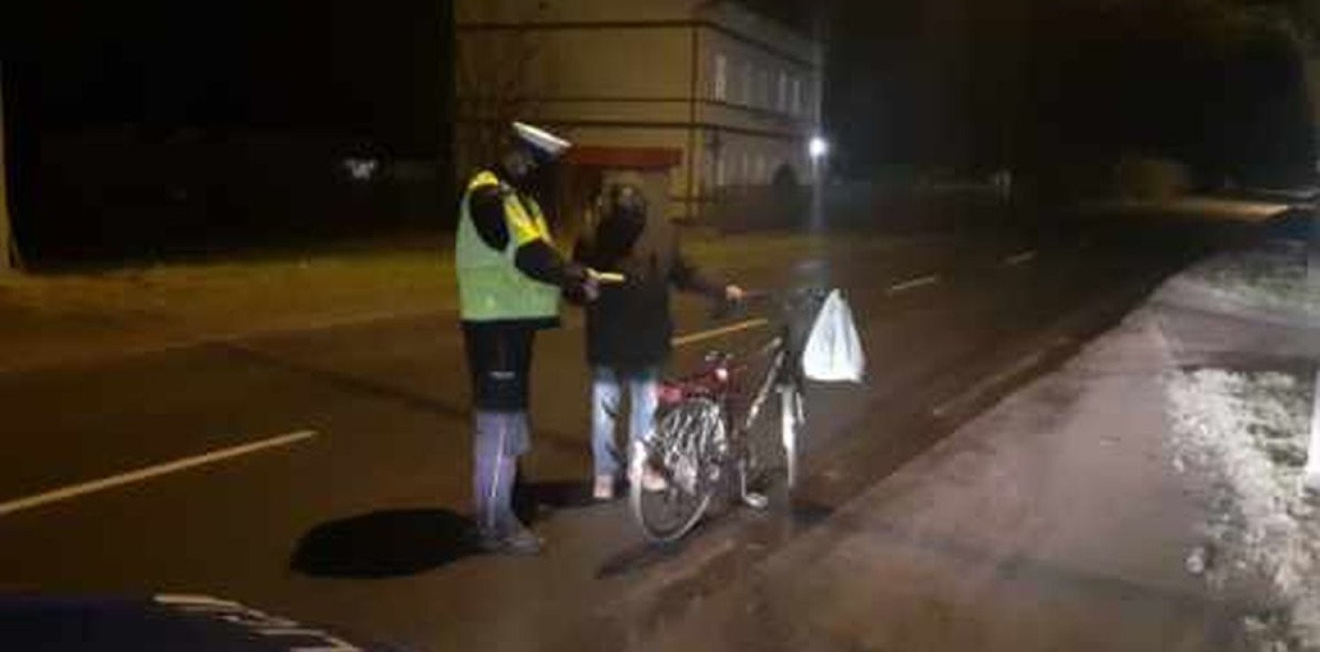 Inowrocław - Rowerzysta z kamizelką bezpieczniejszy na drodze