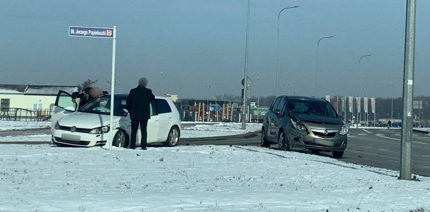 Inowrocław - Zderzenie dwóch samochodów na Rąbinie