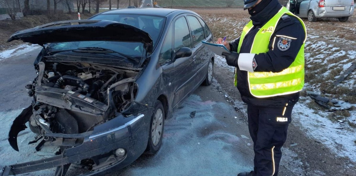Radziejów - 2 osoby w szpitalu po wypadku koło Radziejowa