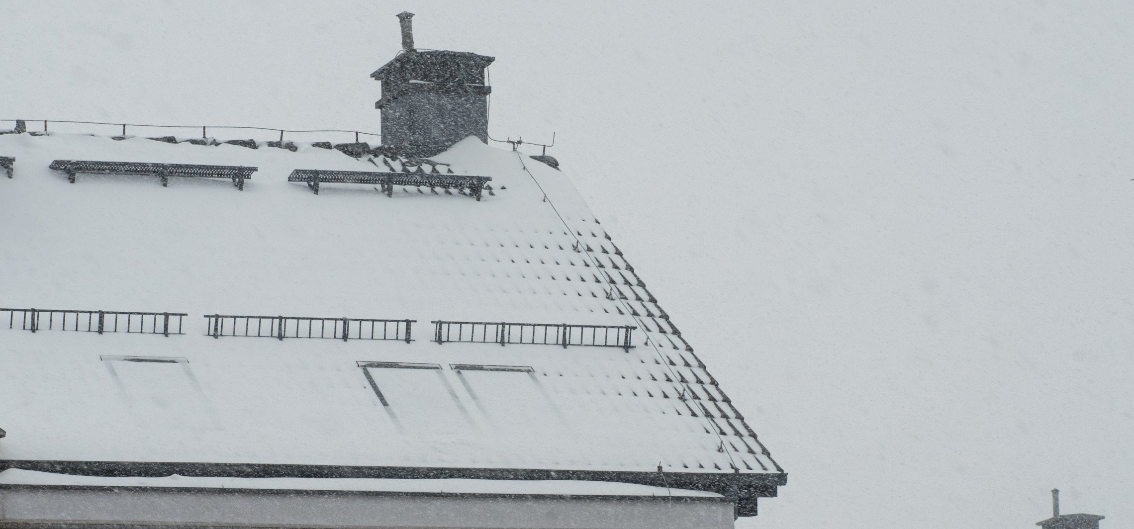 Inowrocław - Śnieg na dachu lub sople mogą być groźne