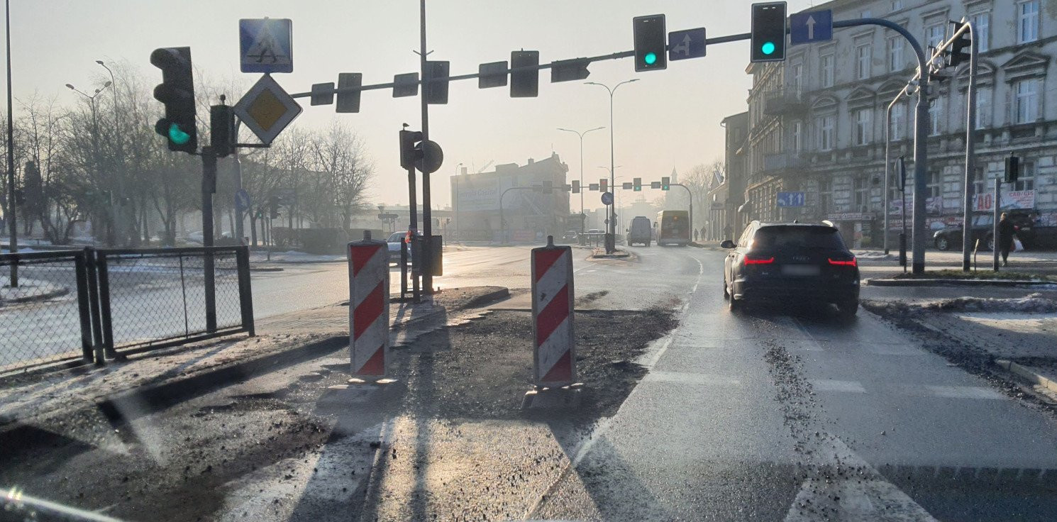 Inowrocław - Uwaga kierowcy. Zwężenie na ulicy Dworcowej