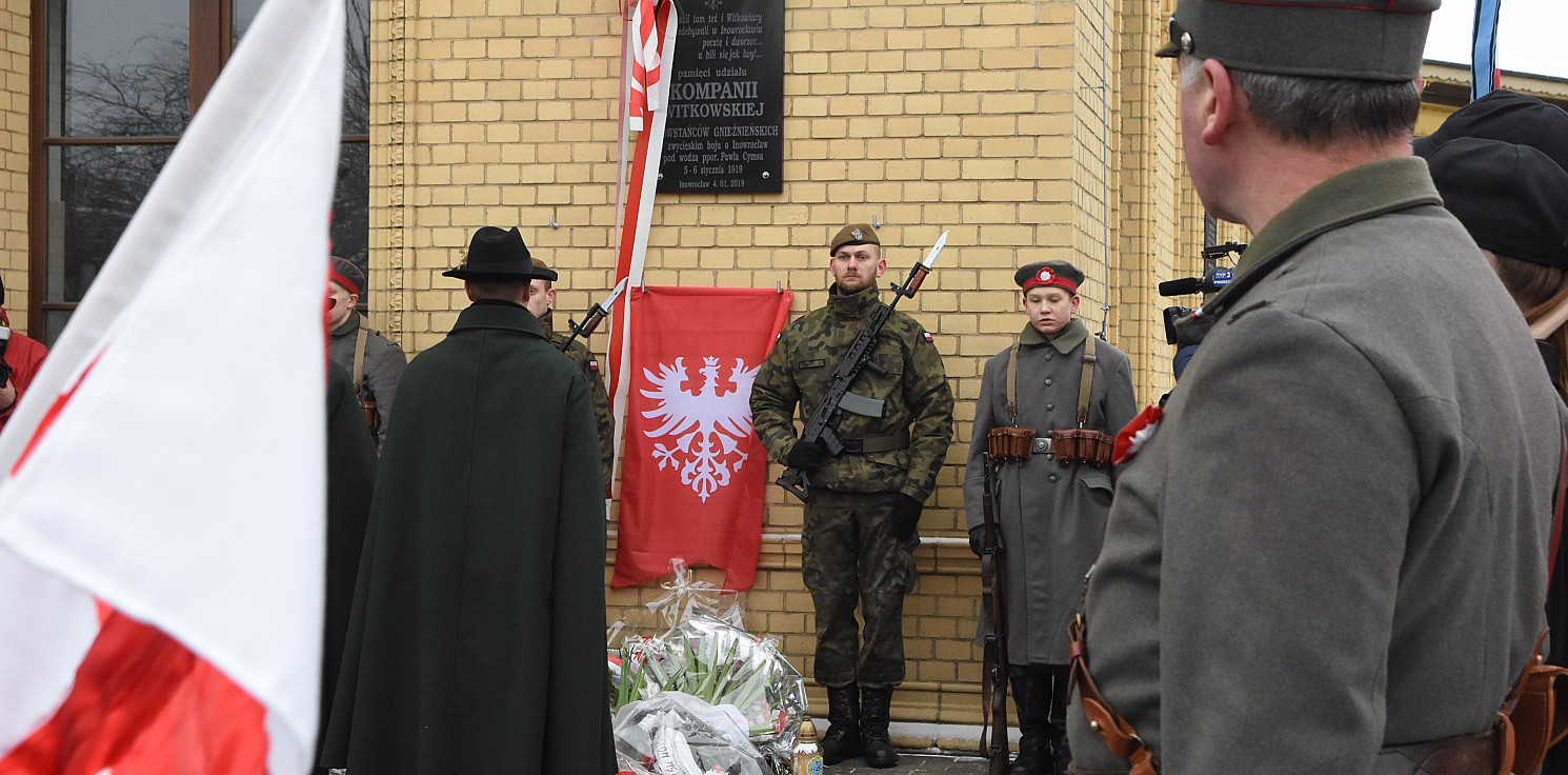 Inowrocław - Na dworcu odsłonięto pamiątkową tablicę