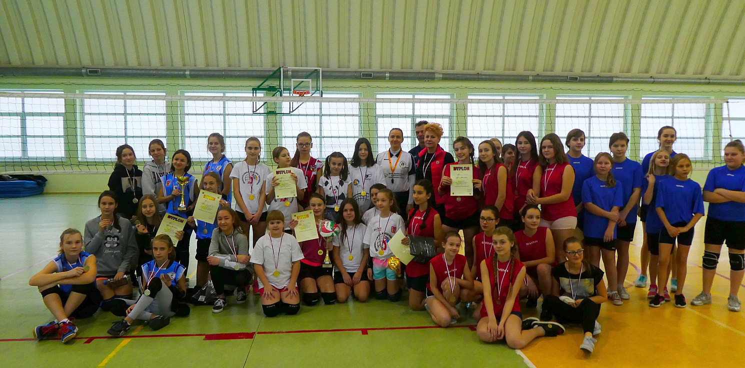 Rojewo - Siatkarskie trofeum pojechało do Czternastki