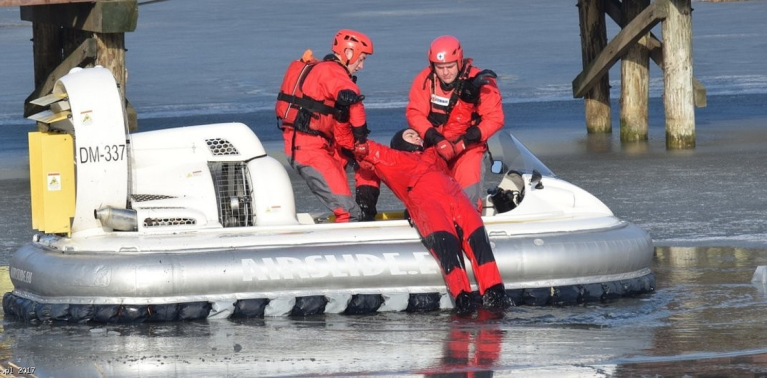 Inowrocław - Pokazy służb ratunkowych na lodzie w Solankach