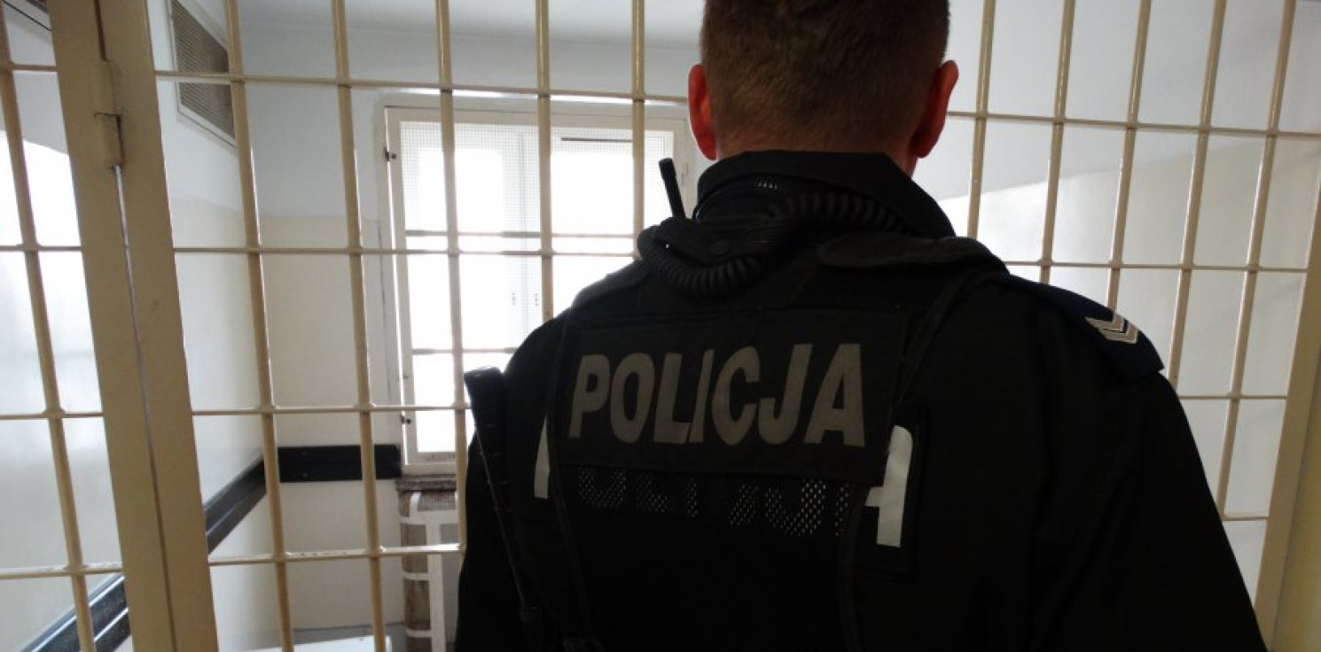 Pakość.online - Na widok policjantów 24-latek rzucił się do ucieczki